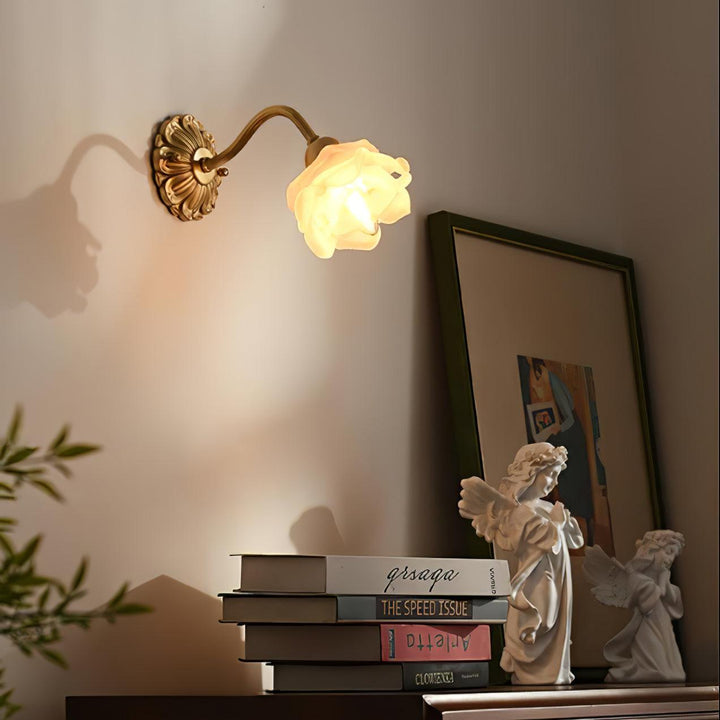 Brass Rose Vägglampa