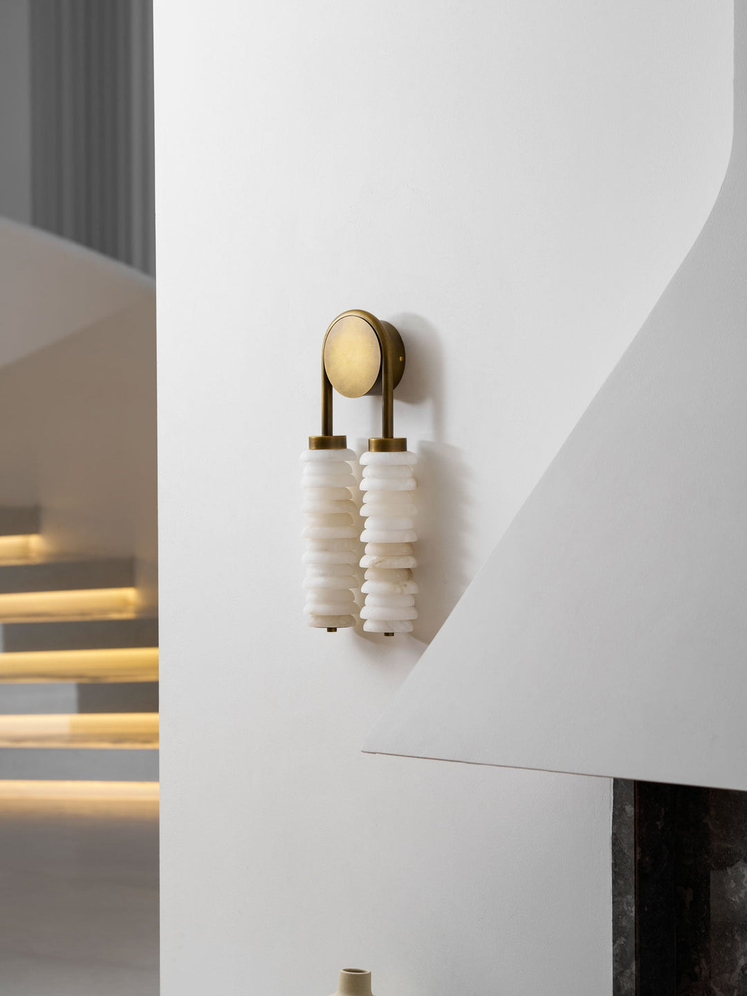 Calla Ribbed Alabaster Vägglampa