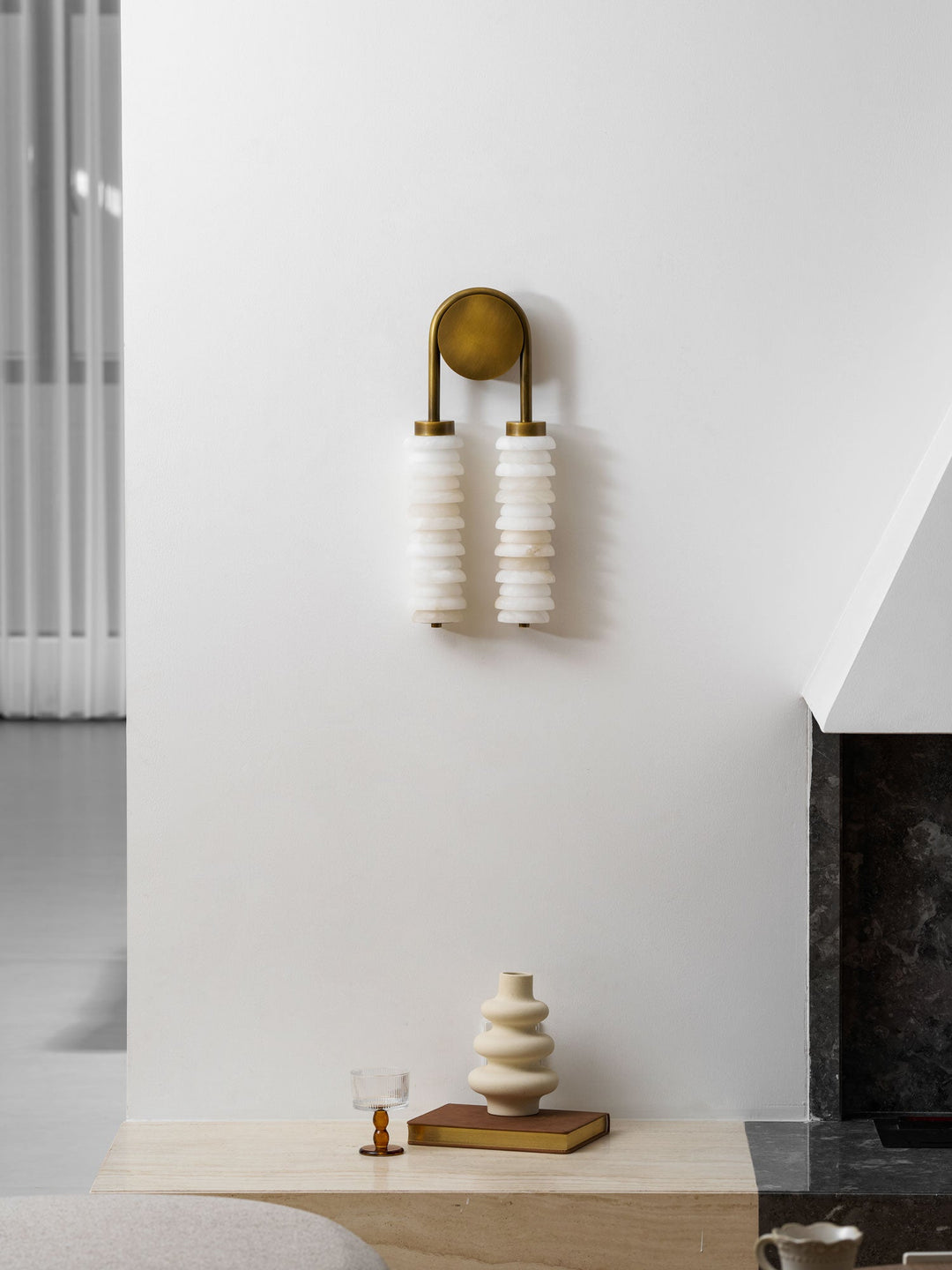 Calla Ribbed Alabaster Vägglampa
