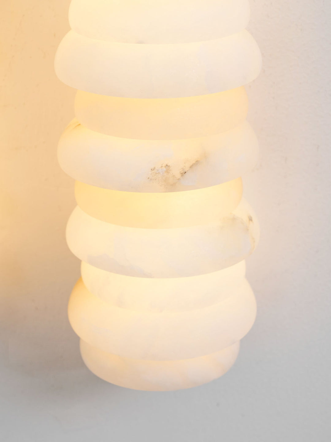 Calla Ribbed Alabaster Vägglampa