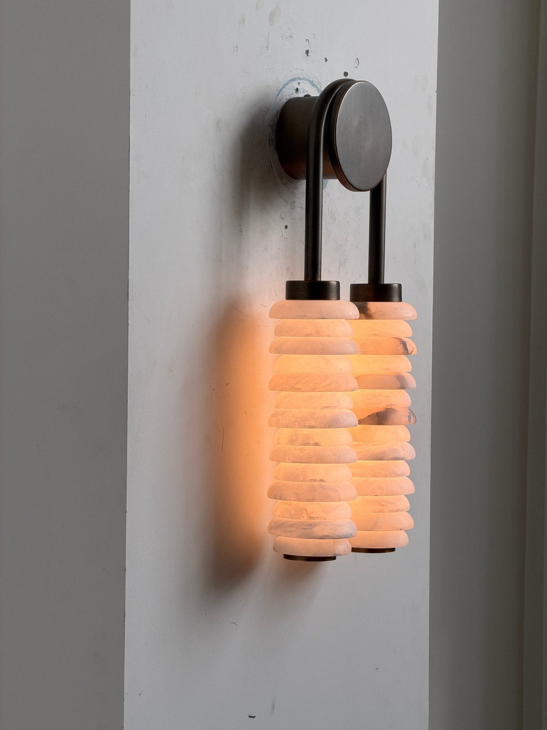 Calla Ribbed Alabaster Vägglampa