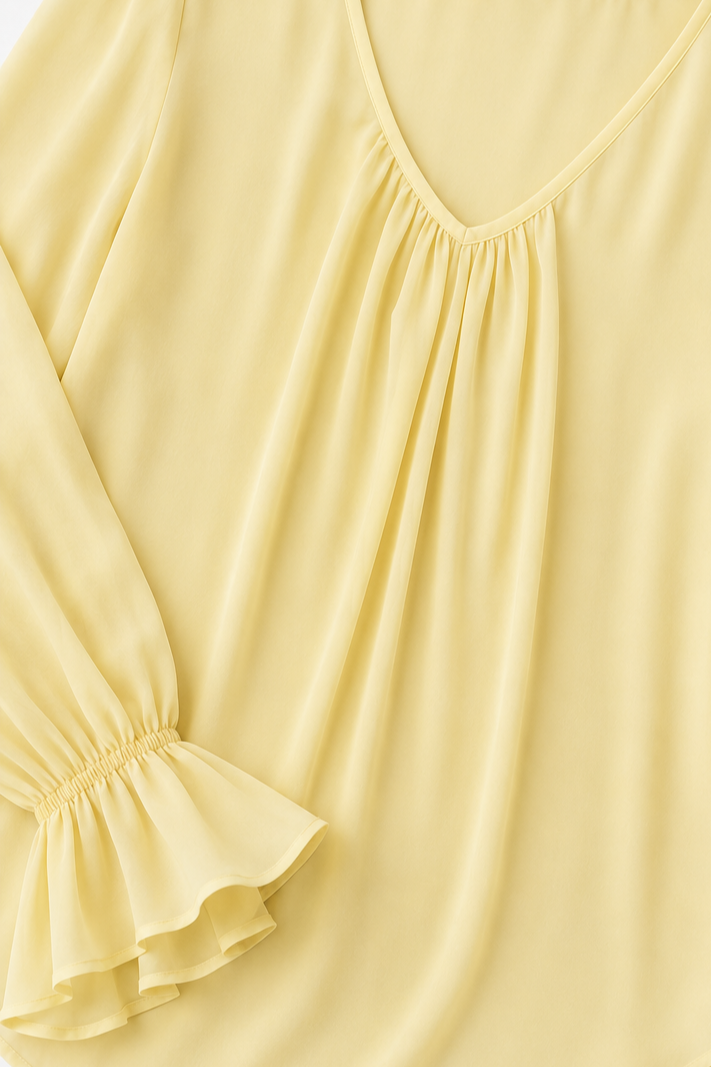 Pleatrelle – Blus z plisami i urringning w v-ringning z falbanami