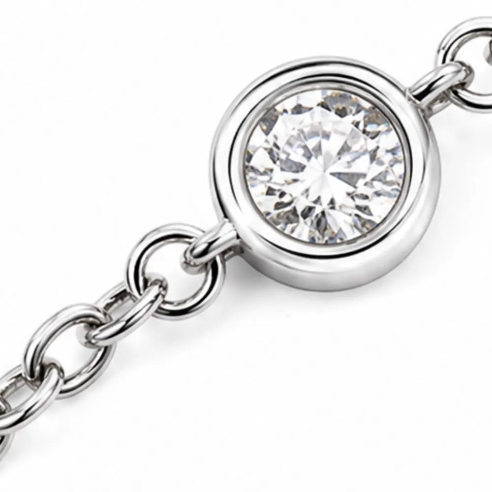 Lunavia – Silver halsband z unoszącym sig kamieniem i diamentowym halo