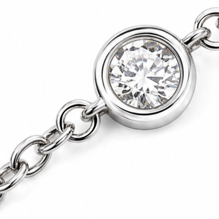 Lunavia – Silver halsband z unoszącym sig kamieniem i diamentowym halo