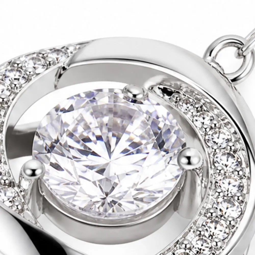 Lunavia – Silver halsband z unoszącym sig kamieniem i diamentowym halo