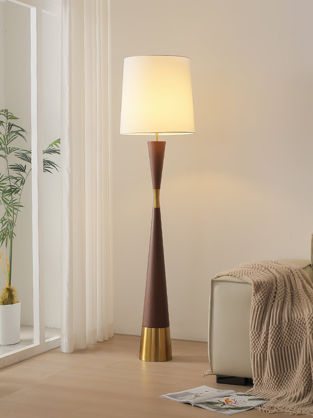 Kona Midja Golvlampa