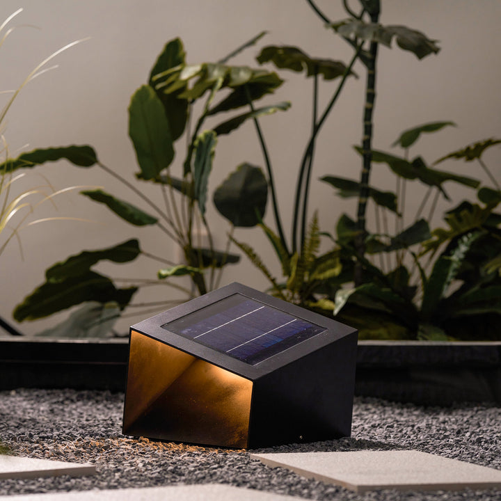 Cube Garden Solutomhuslampa