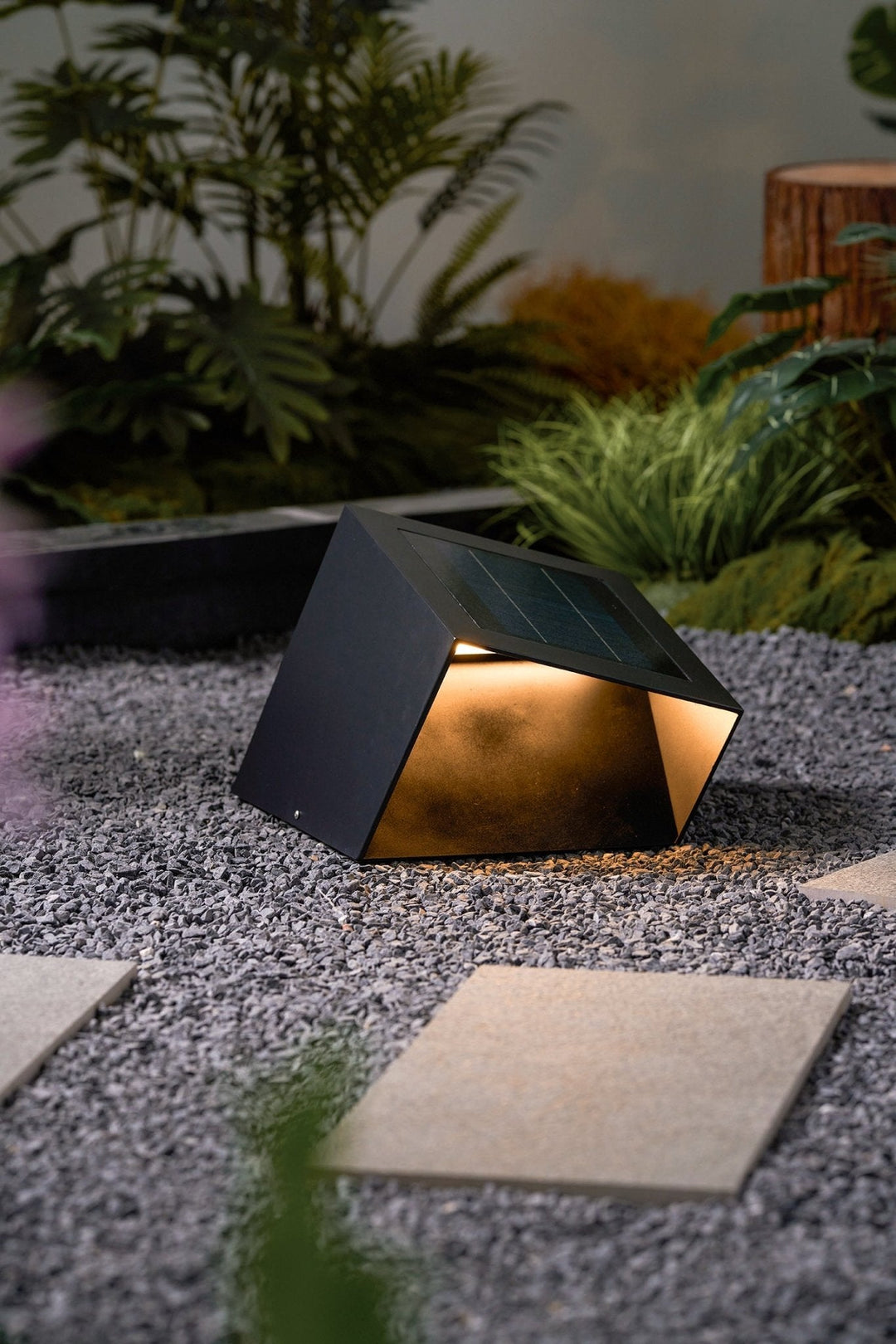 Cube Garden Solutomhuslampa