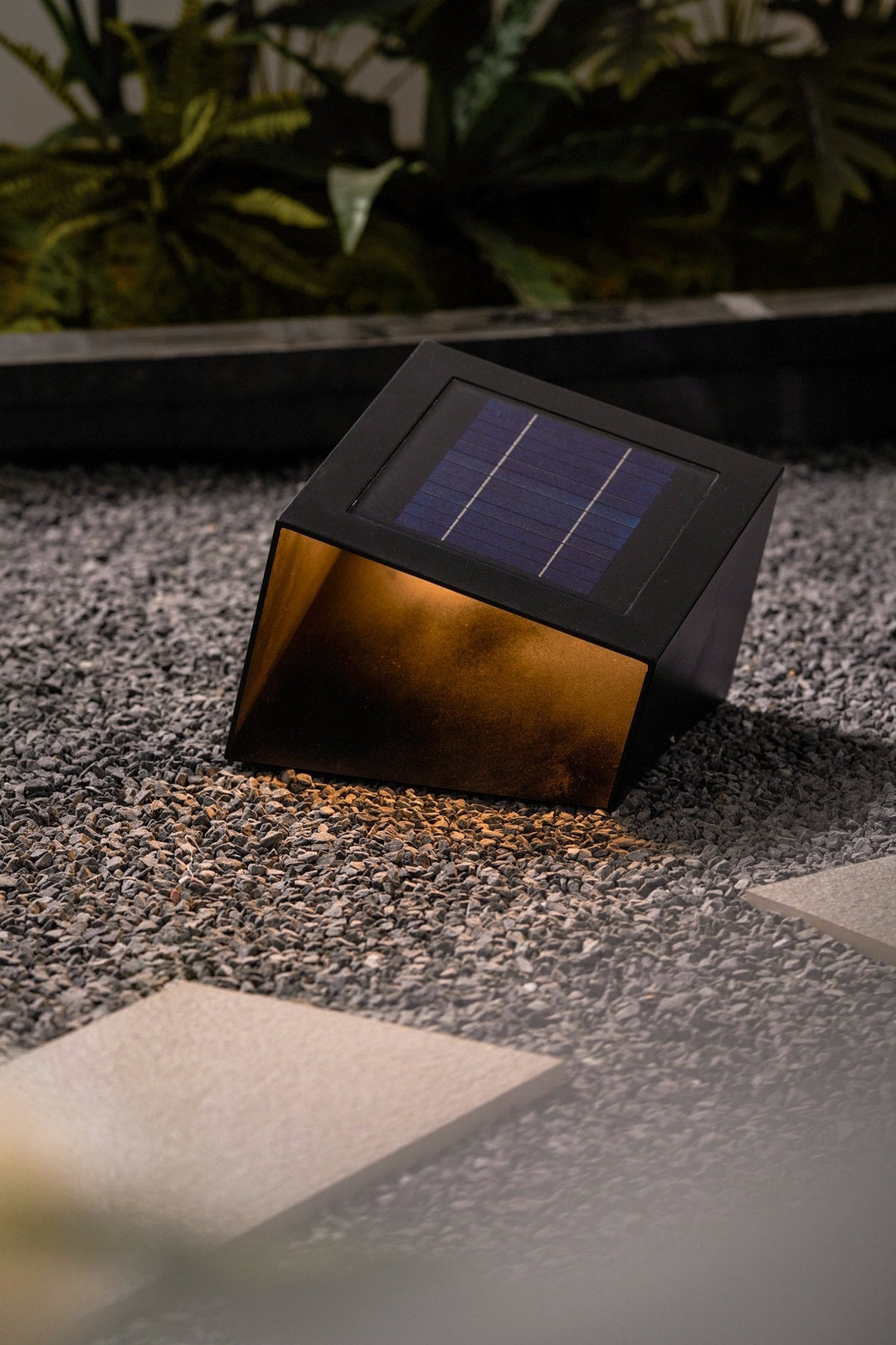 Cube Garden Solutomhuslampa