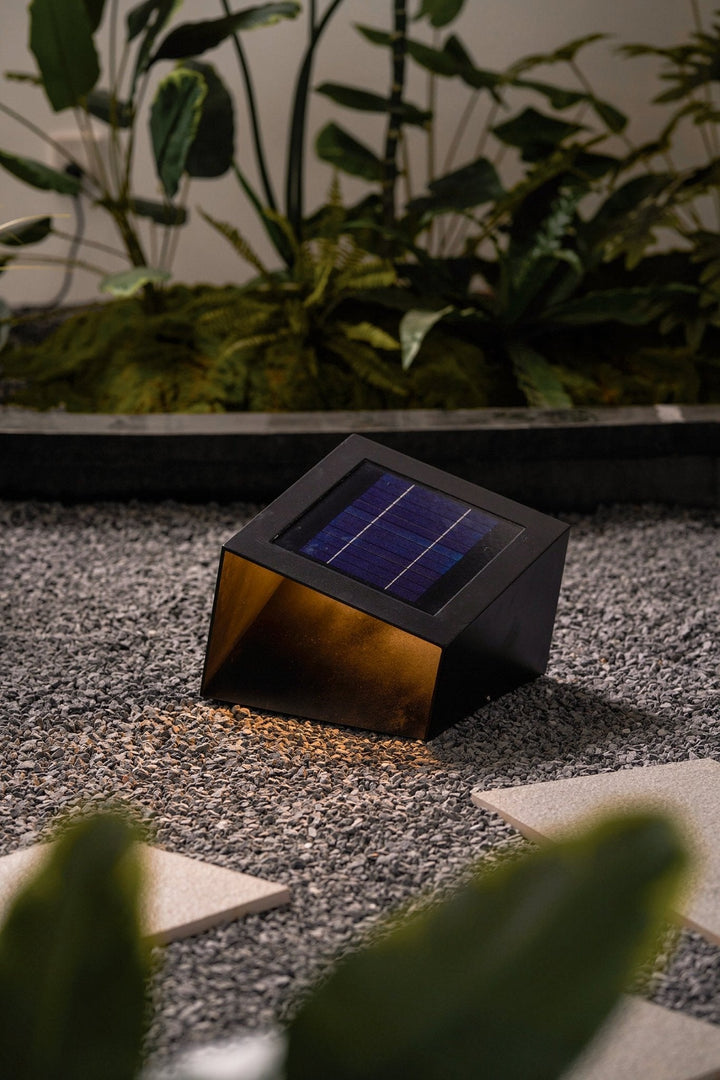 Cube Garden Solutomhuslampa