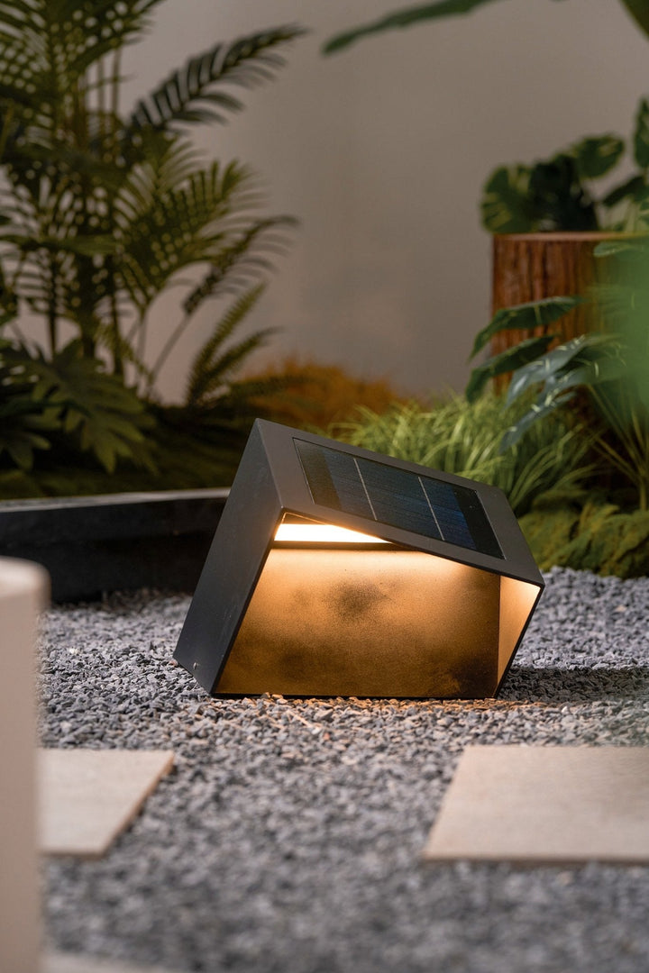 Cube Garden Solutomhuslampa