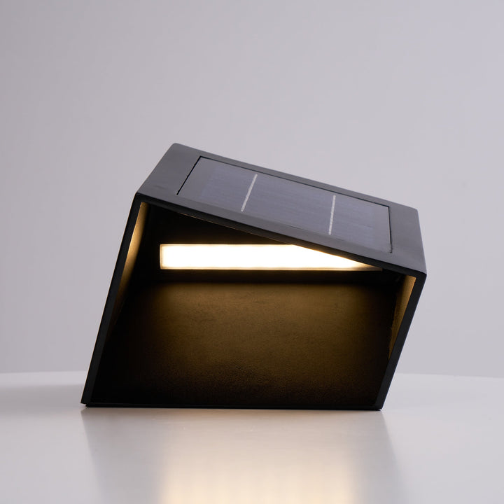 Cube Garden Solutomhuslampa