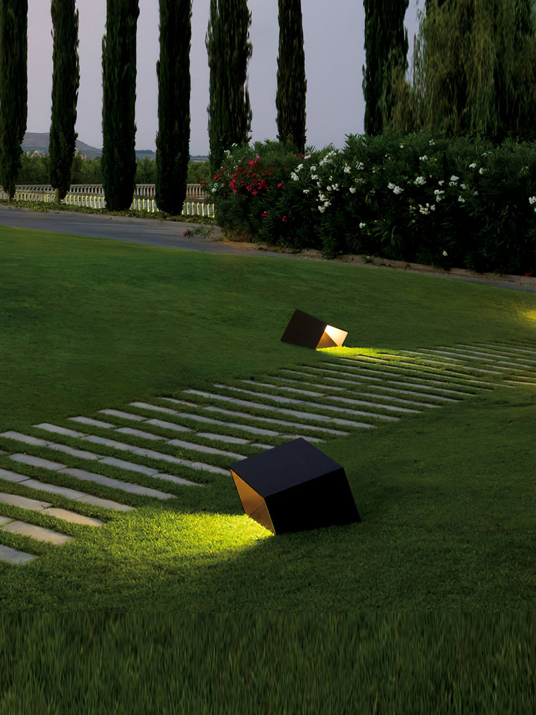 Cube Garden Solutomhuslampa