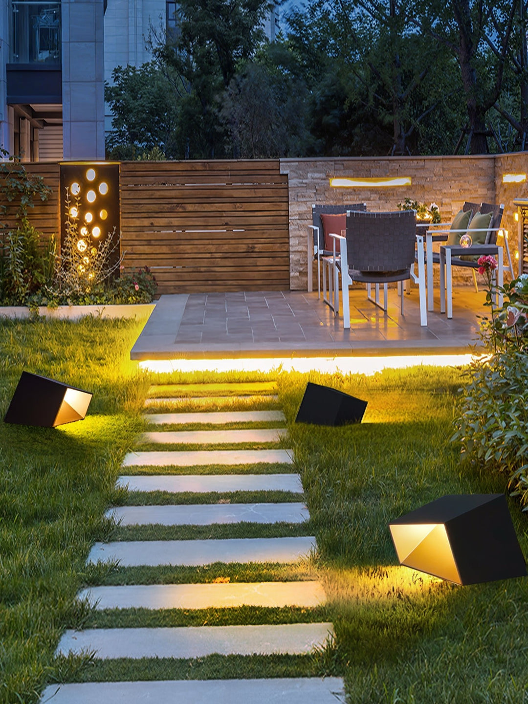 Cube Garden Solutomhuslampa