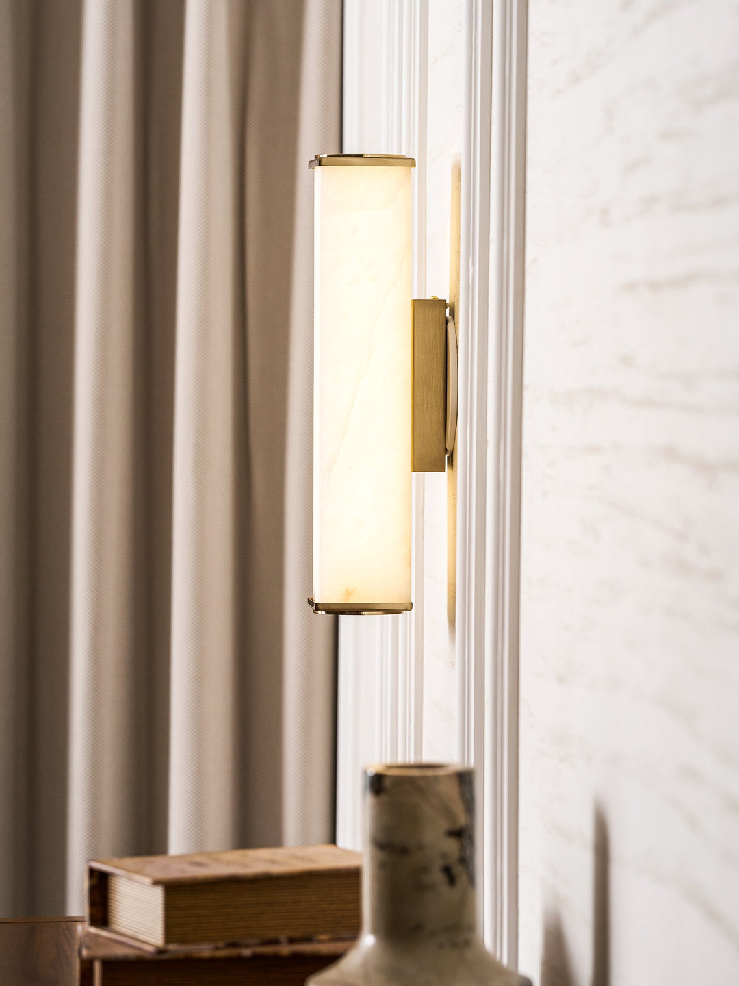 Cuboid Alabaster Vägglampa