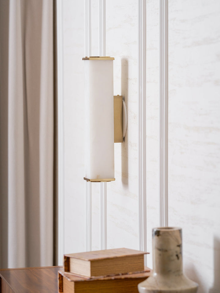 Cuboid Alabaster Vägglampa