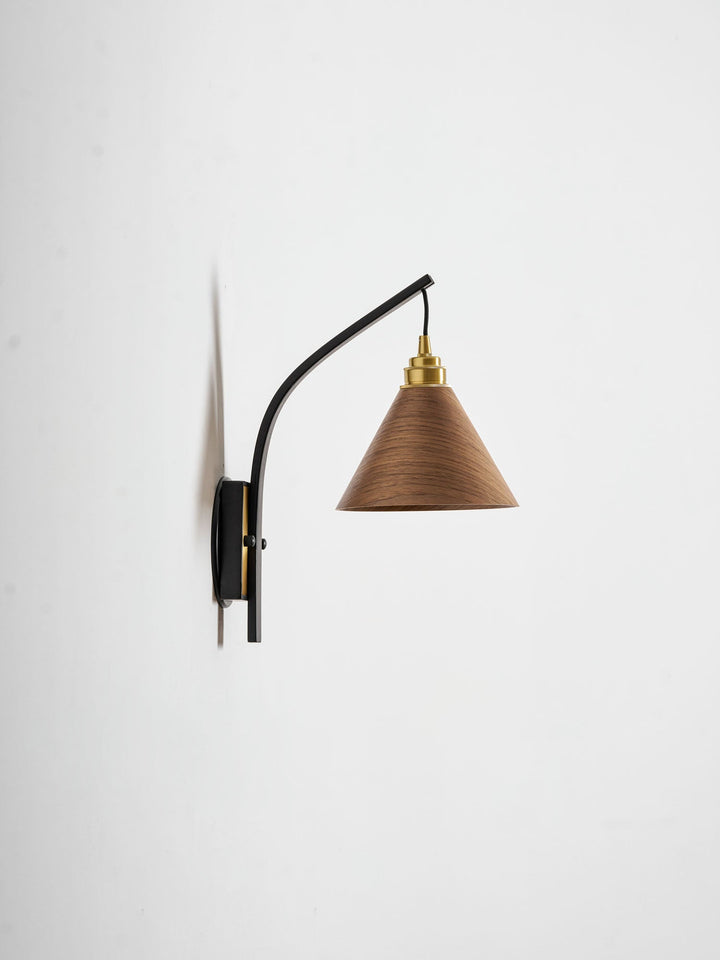 Camber Arc Vägglampa