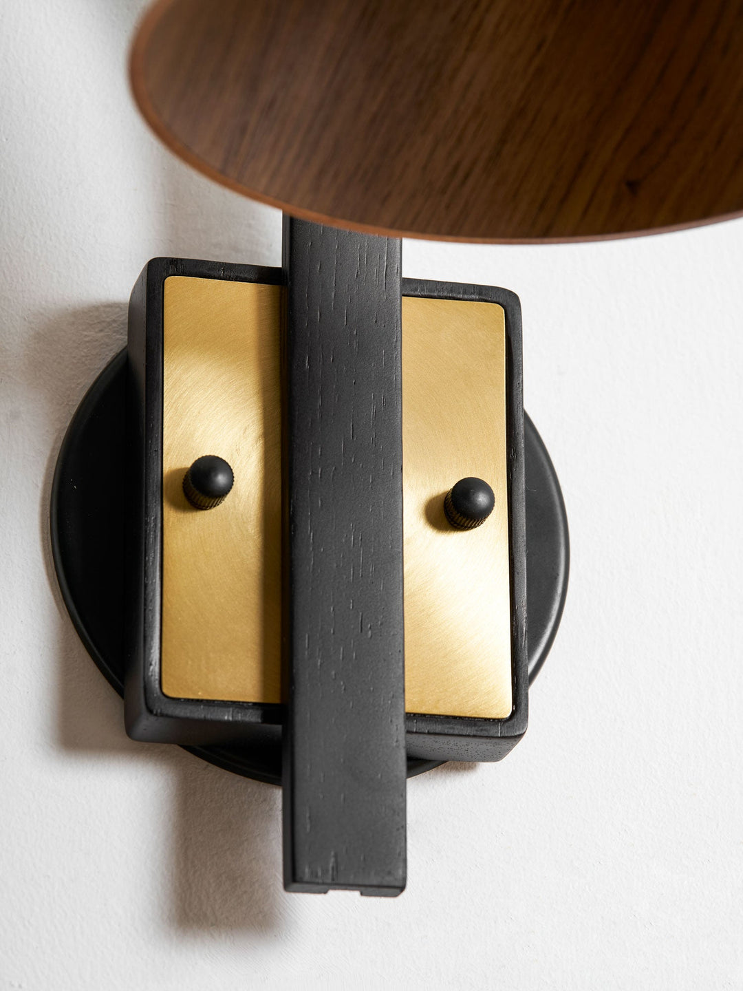 Camber Arc Vägglampa
