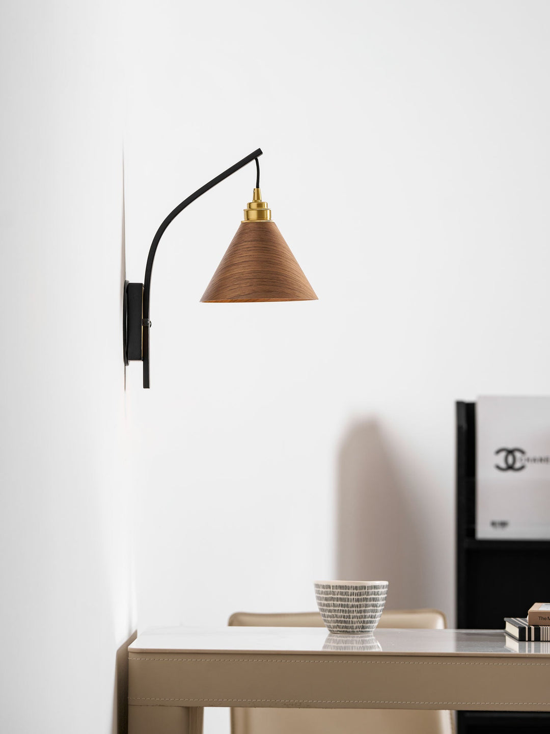 Camber Arc Vägglampa