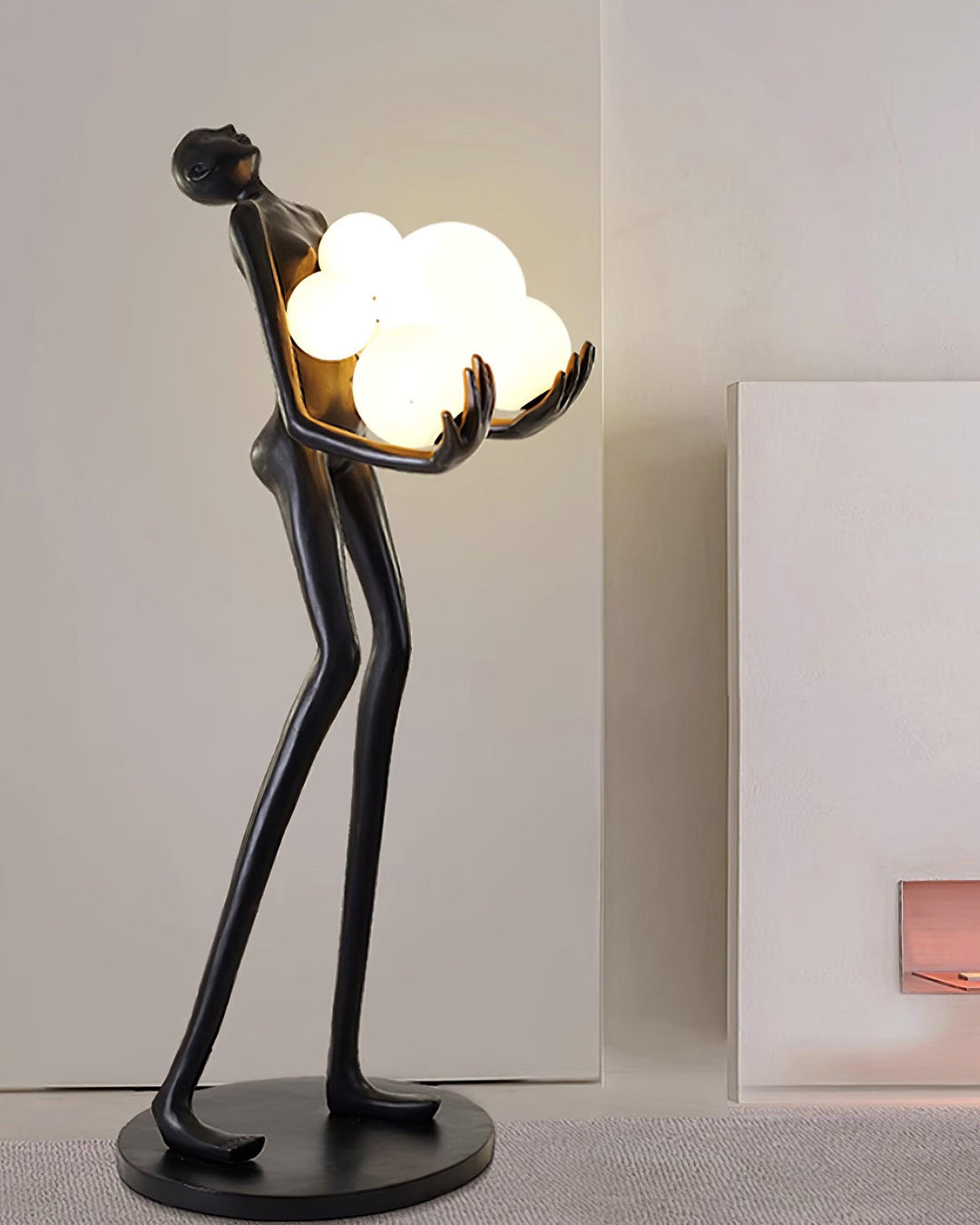 Omfamna Skulptur Golvlampa