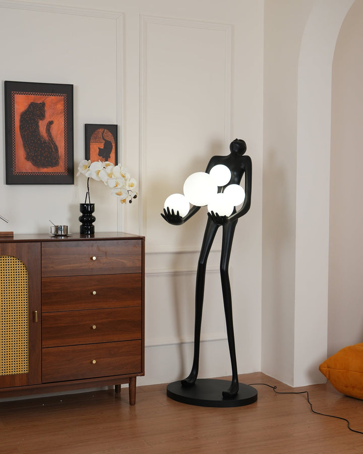 Omfamna Skulptur Golvlampa