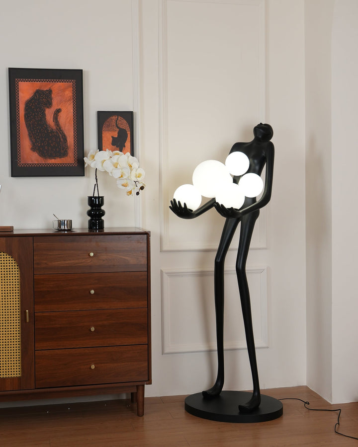 Omfamna Skulptur Golvlampa