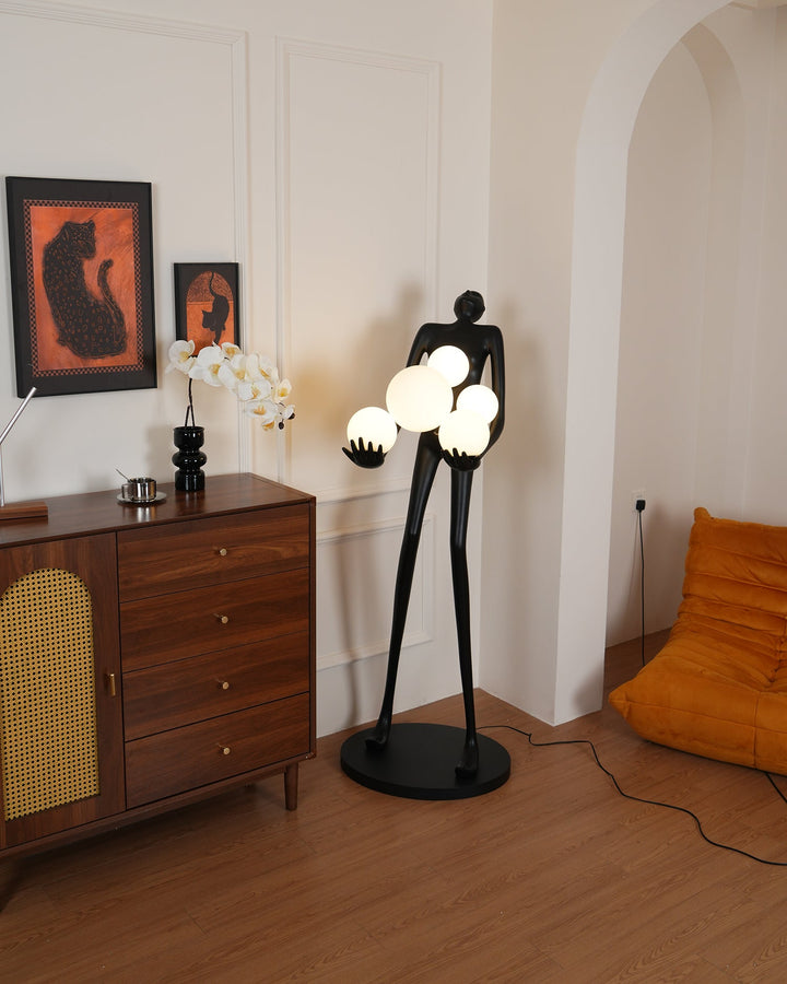 Omfamna Skulptur Golvlampa