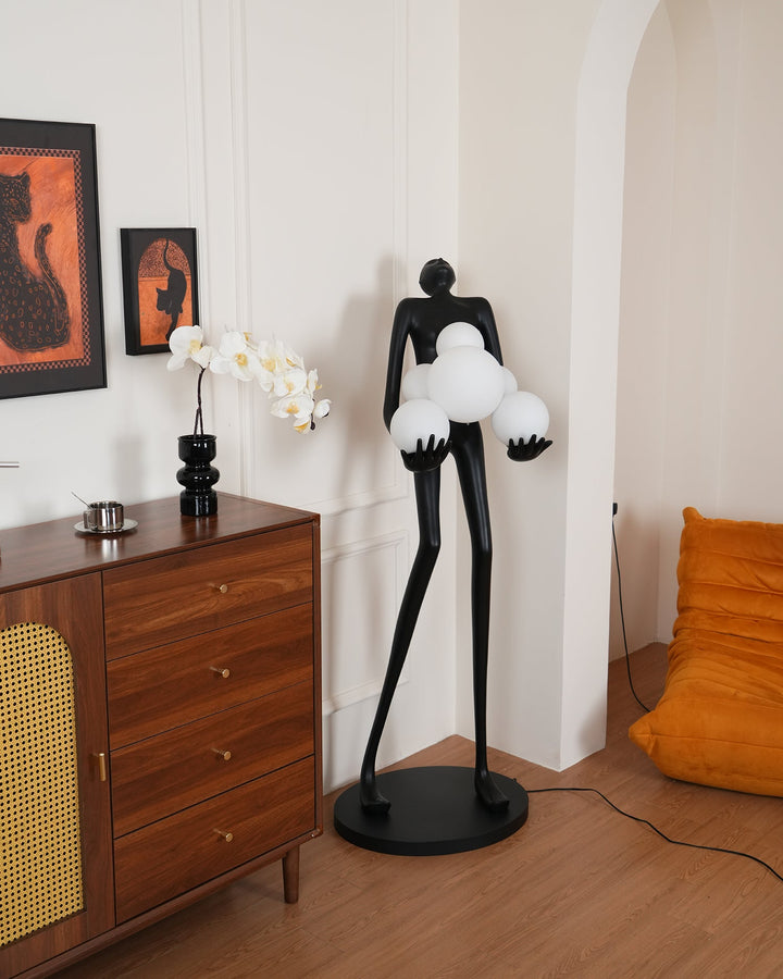 Omfamna Skulptur Golvlampa