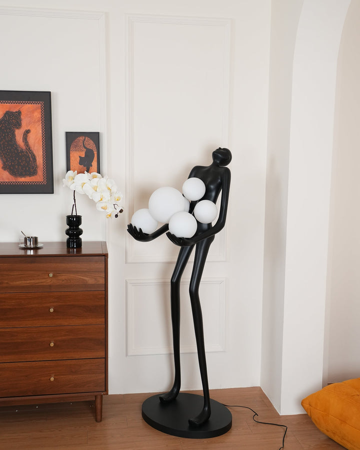 Omfamna Skulptur Golvlampa