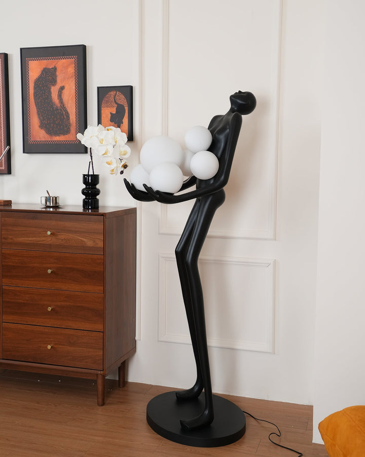 Omfamna Skulptur Golvlampa
