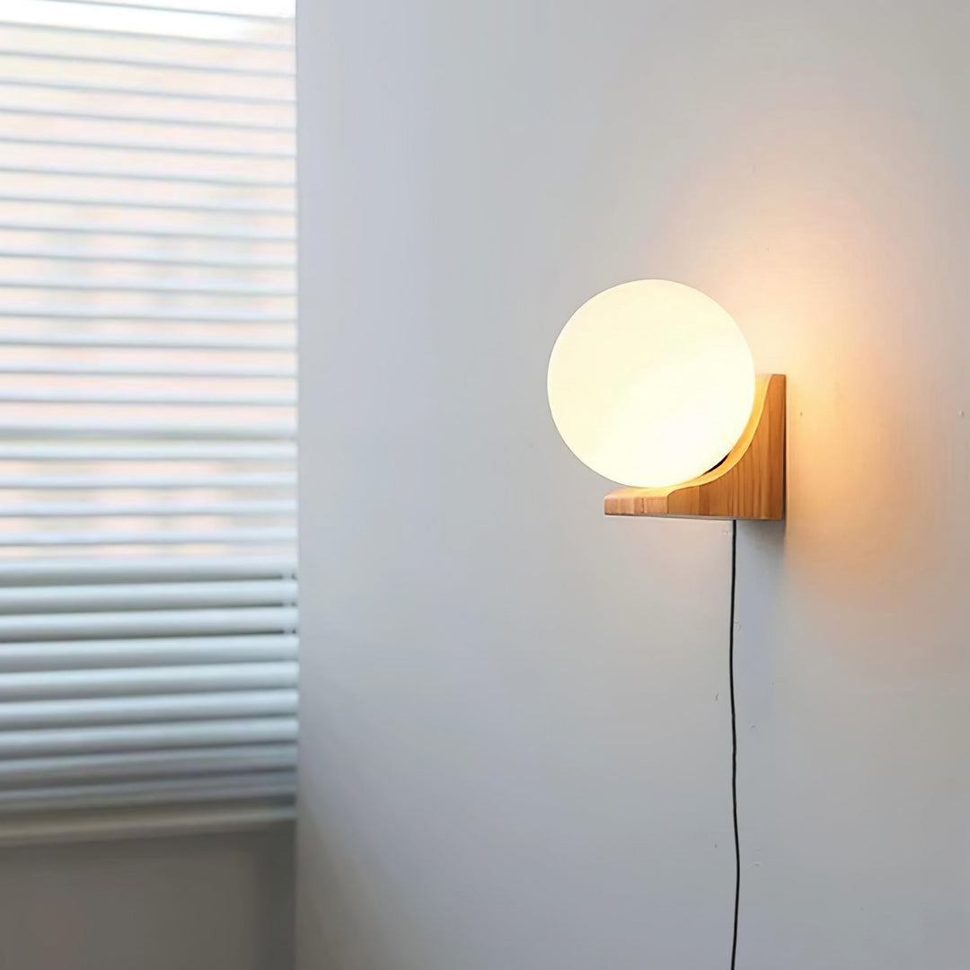 Evelyn Orb Vägglampa med Stickkontakt