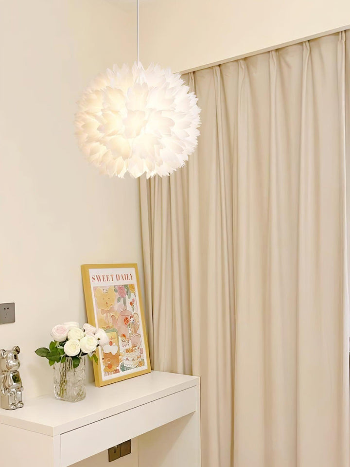 Blommor Ball Pendant Light