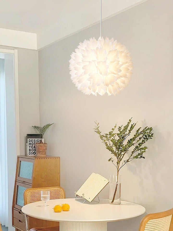 Blommor Ball Pendant Light