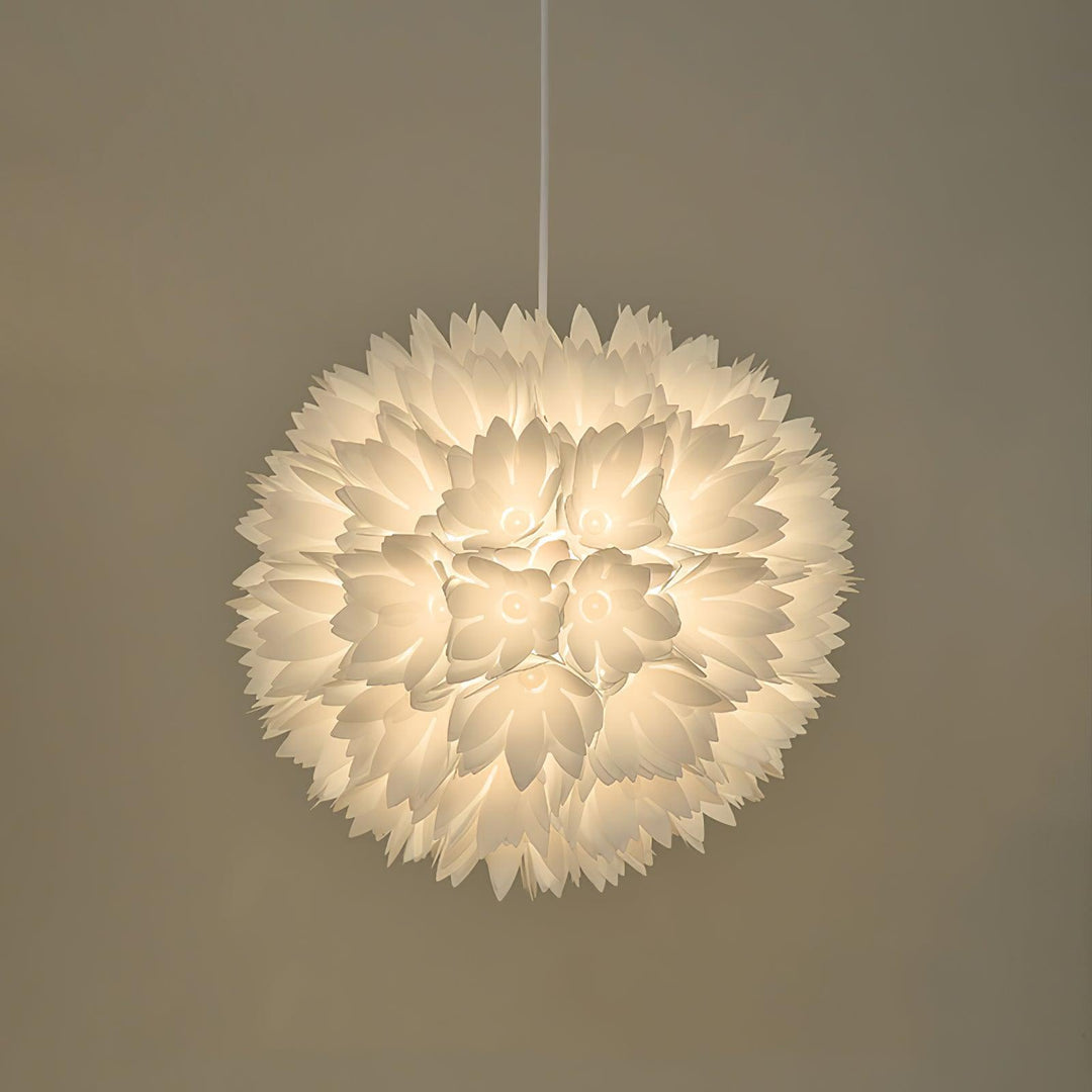 Blommor Ball Pendant Light