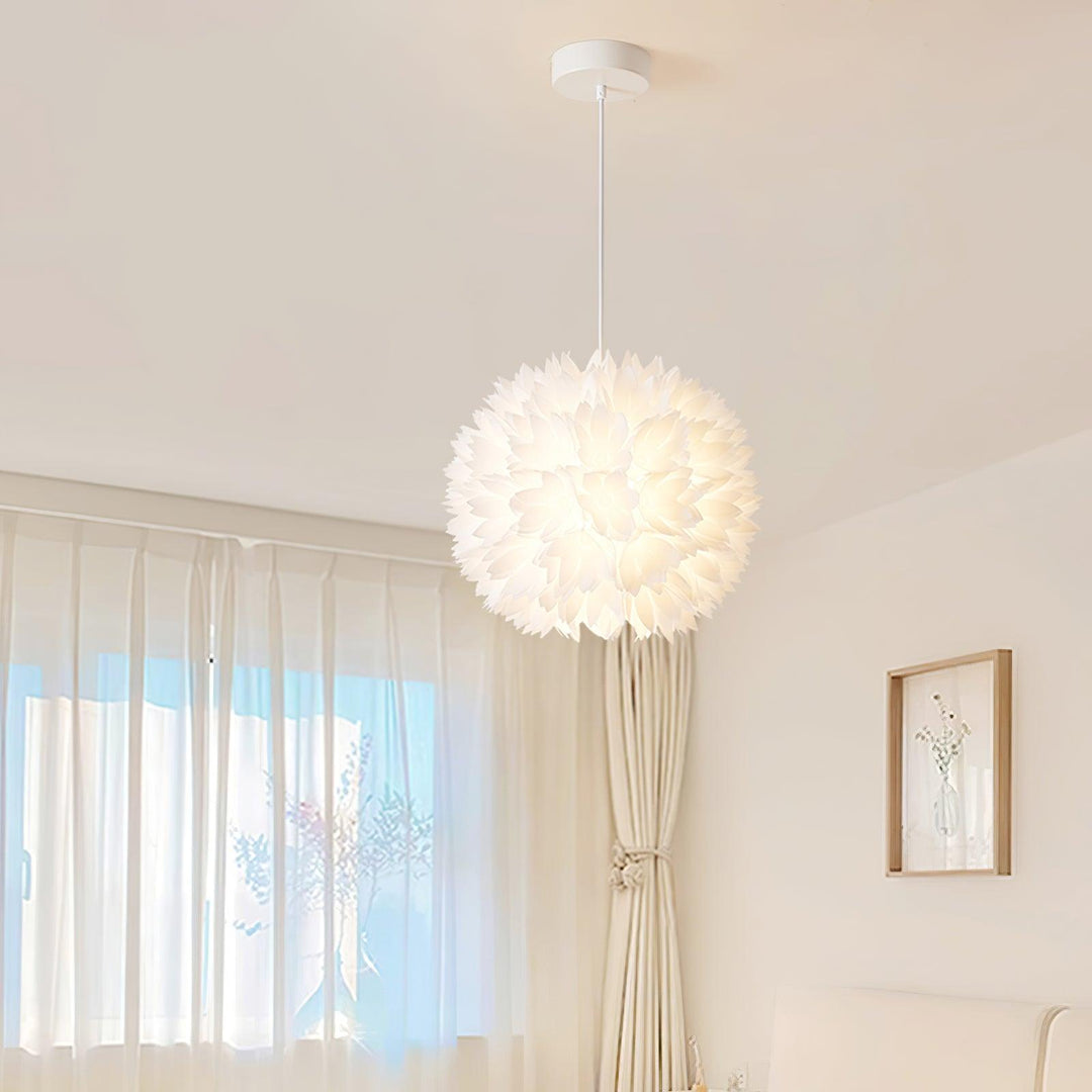 Blommor Ball Pendant Light