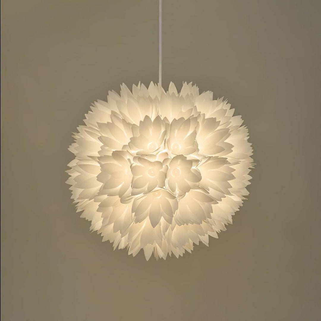 Blommor Ball Pendant Light