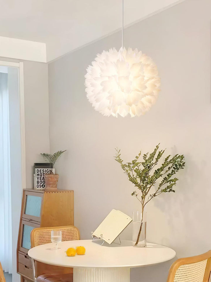 Blommor Ball Pendant Light