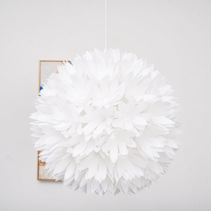 Blommor Ball Pendant Light