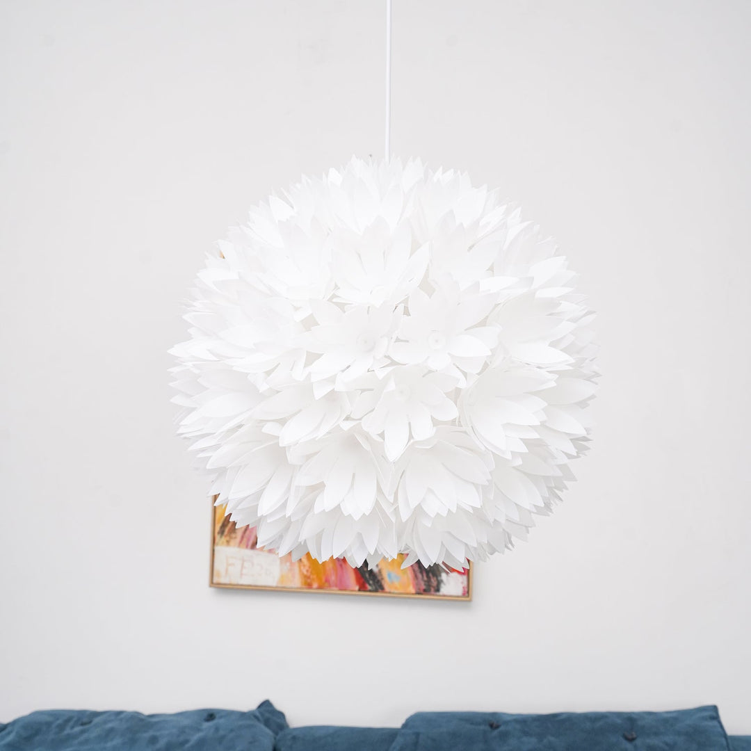 Blommor Ball Pendant Light