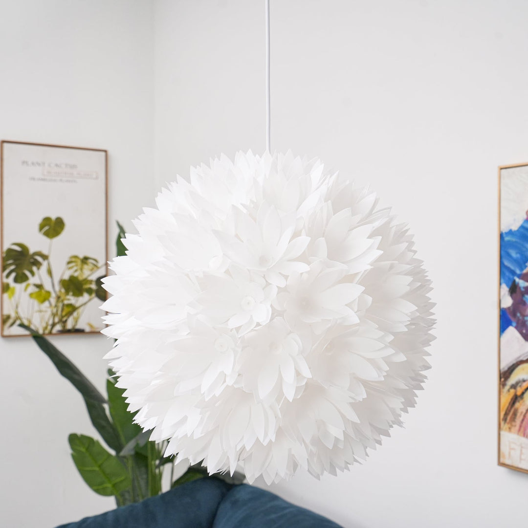 Blommor Ball Pendant Light