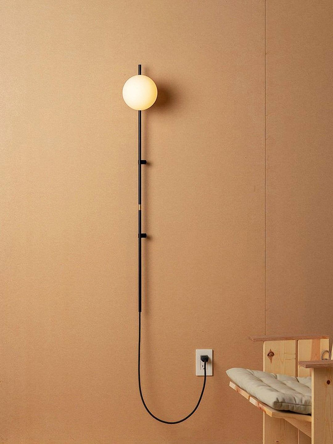 Funiculi Plug In Vägglampa