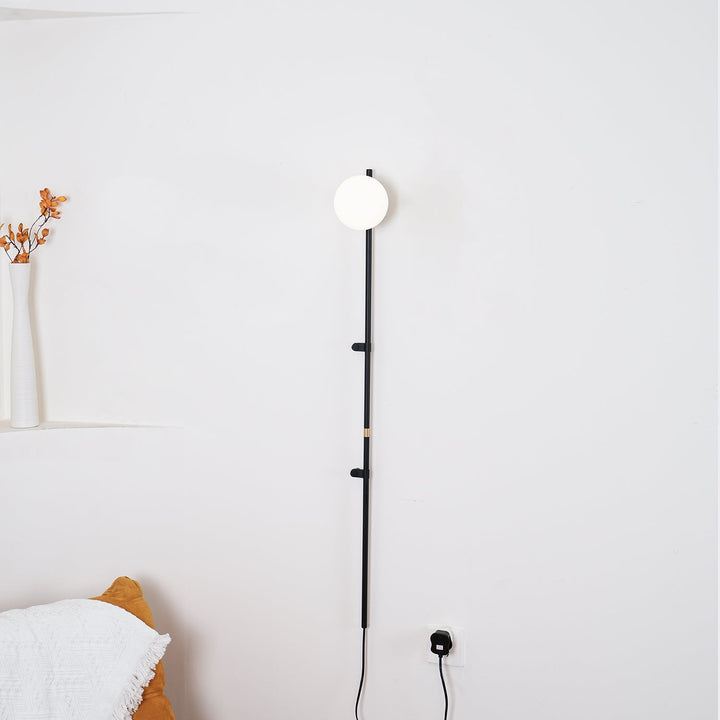 Funiculi Plug In Vägglampa