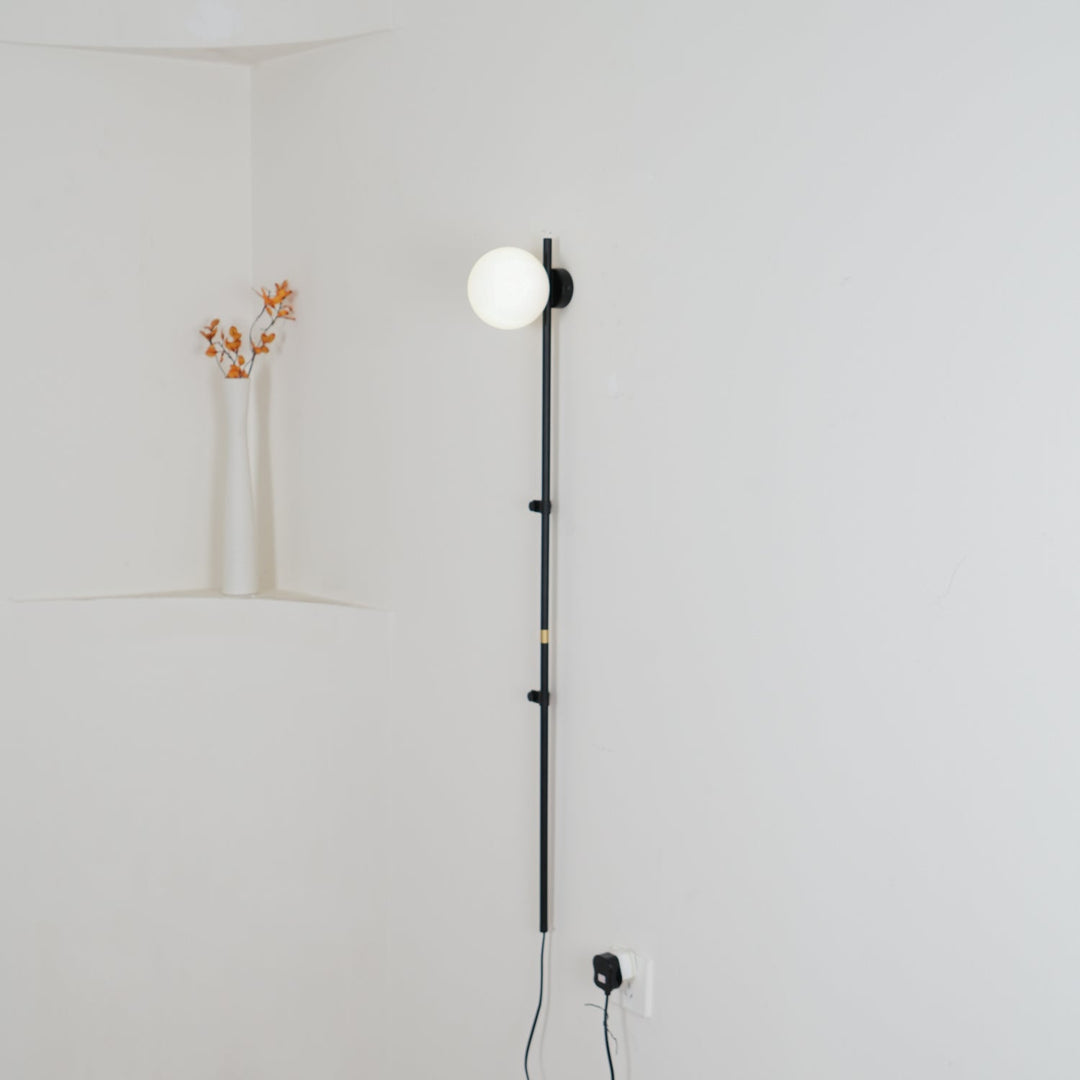 Funiculi Plug In Vägglampa