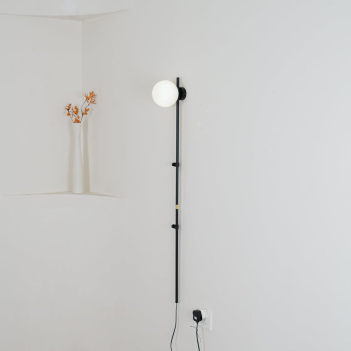 Funiculi Plug In Vägglampa