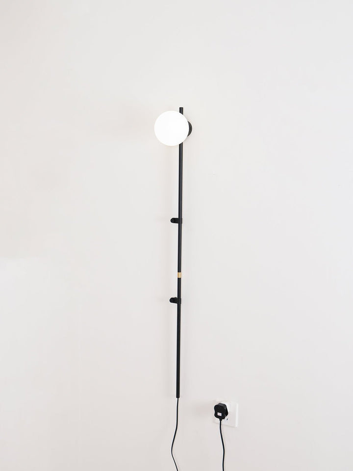 Funiculi Plug In Vägglampa