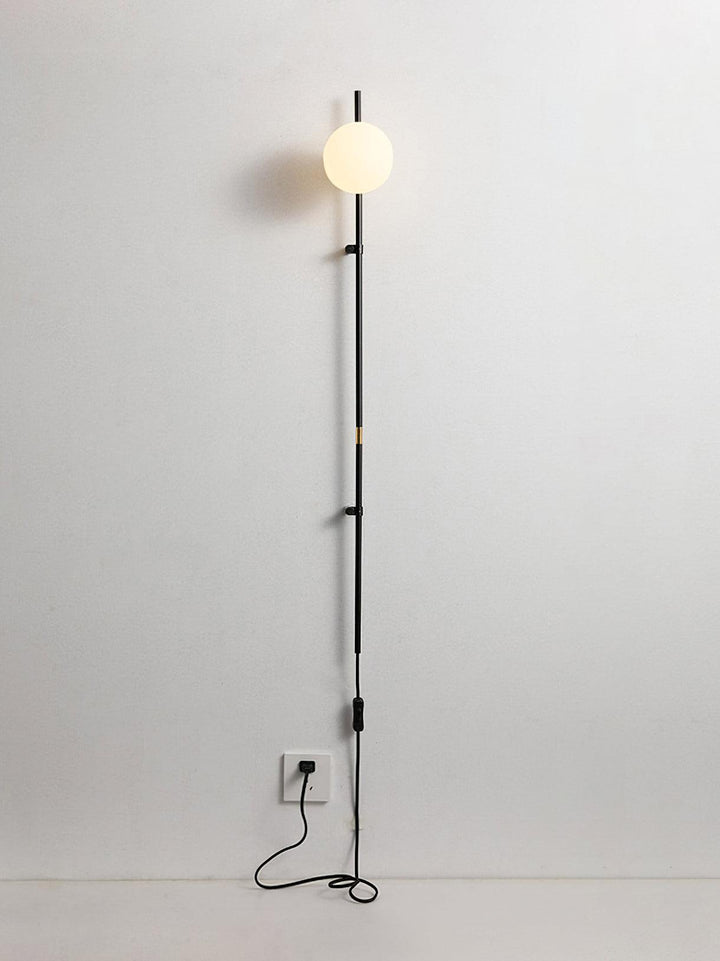 Funiculi Plug In Vägglampa