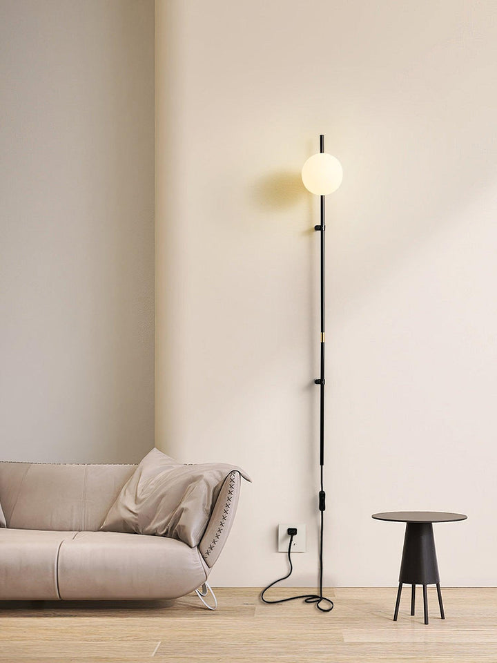 Funiculi Plug In Vägglampa
