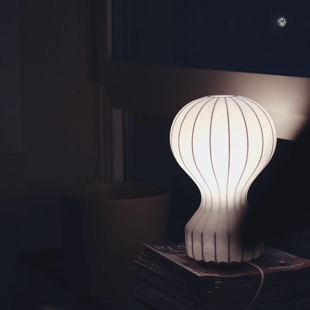 Lampa med bord i form av en varmluftsballong