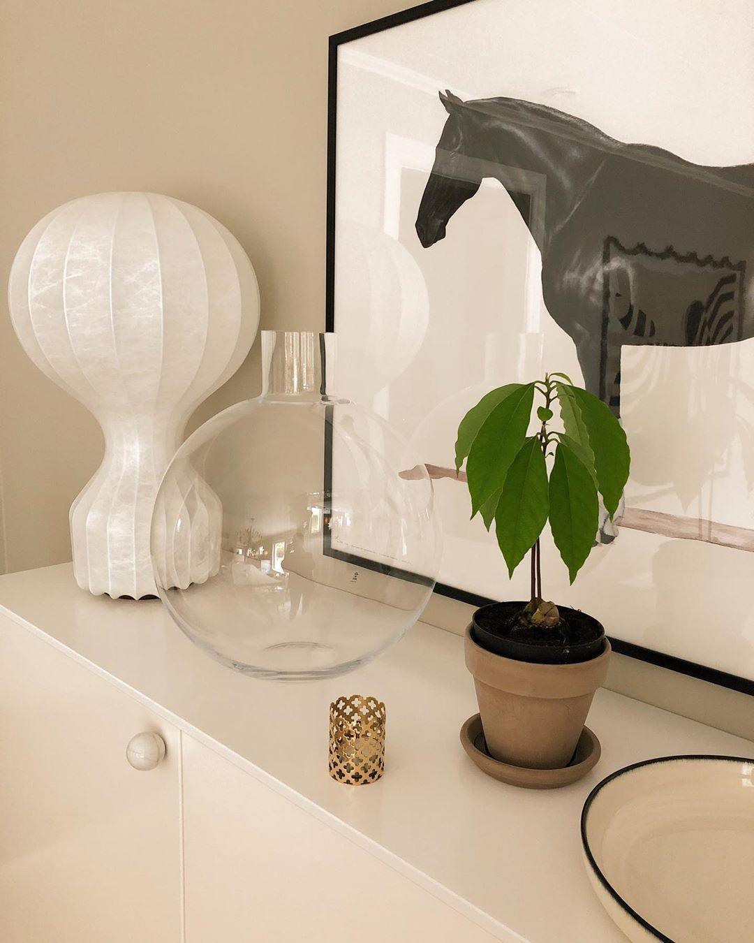 Lampa med bord i form av en varmluftsballong