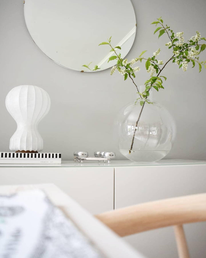 Lampa med bord i form av en varmluftsballong
